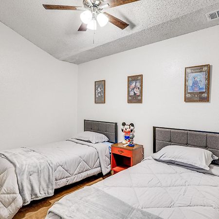 Spacious San Antonio Home Google Fiber, Game Room Екстериор снимка